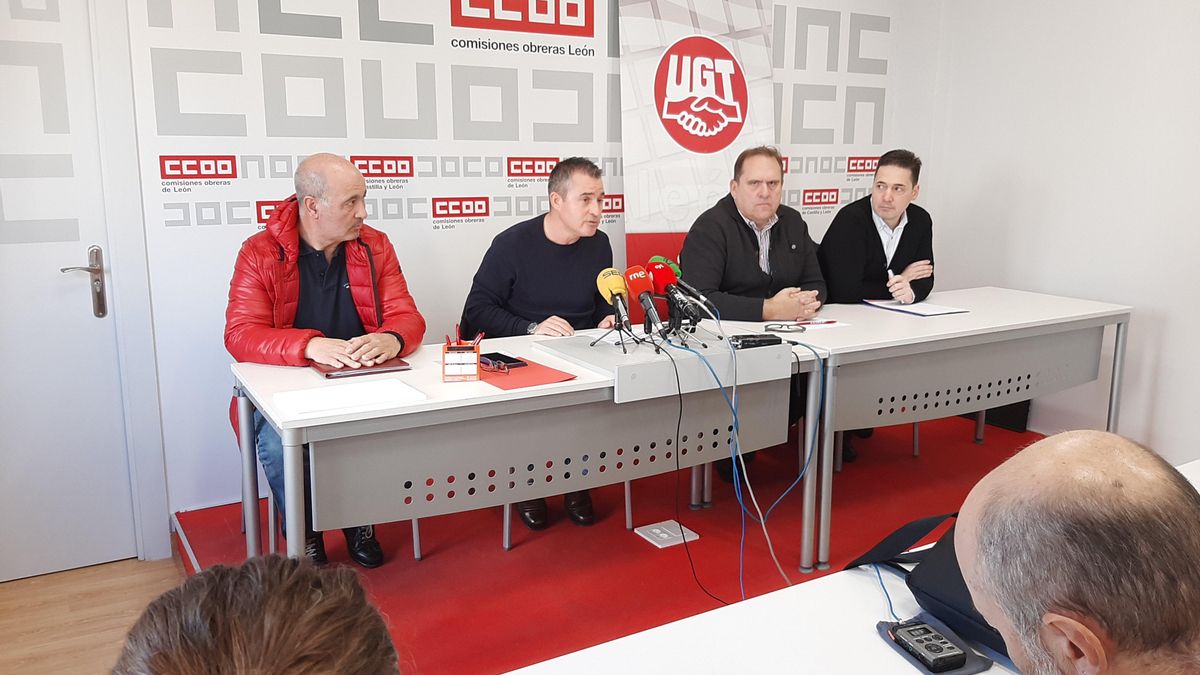 Representantes de CCOO y UGT, en rueda de prensa.