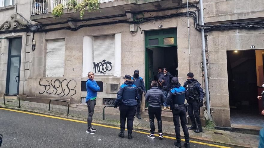 El desalojo de un piso trampa en Vigo descubre un hombre muerto que llevaba días enfermo sin atención médica