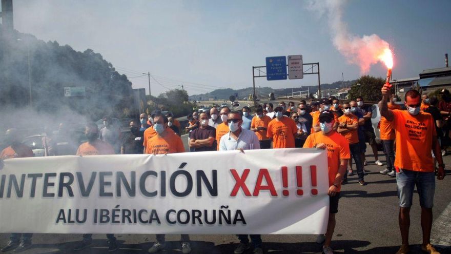 Protesta de trabajadores de la antigua planta de Alcoa en A Coruña