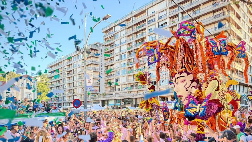 La carroza 'Quimera', de Mi Vida Loca, se adjudica el primer premio de la 115ª Batalla de Flores de Laredo
