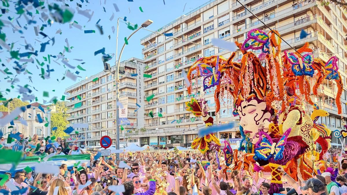 La carroza 'Quimera', de Mi Vida Loca, se adjudica el primer premio de la 115ª Batalla de Flores de Laredo