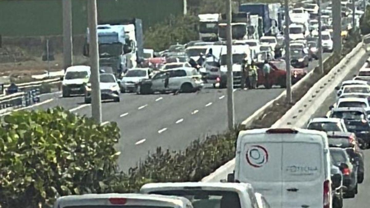 Colisión de varios vehículos en la GC-1, a la altura de La Pardilla (Telde).