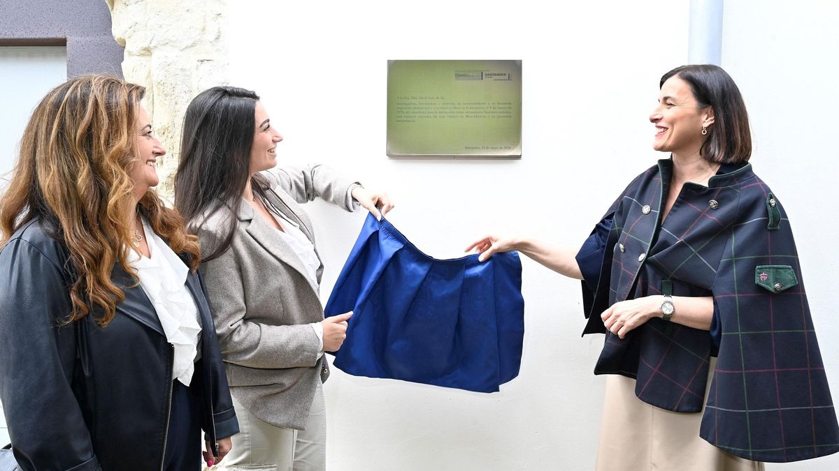 Una placa en memoria de María Ealo de Sá, la defensora del patrimonio de Santander que evitó el derribo del Palacio de Pronillo