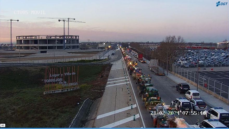 Tractores en Torrejón de la Calzada, ya en Madrid, procedentes entre otros puntos de la provincia de Toledo