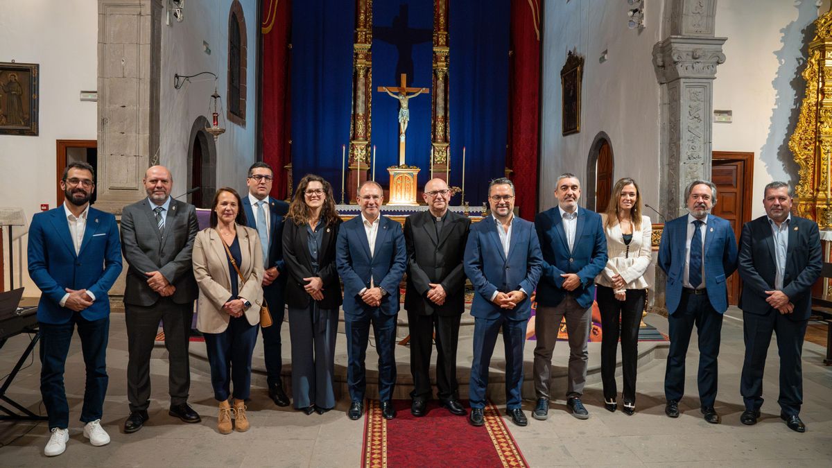 Autoridades asistentes al pregón de la Semana Santa de Santa Cruz de La Palma.