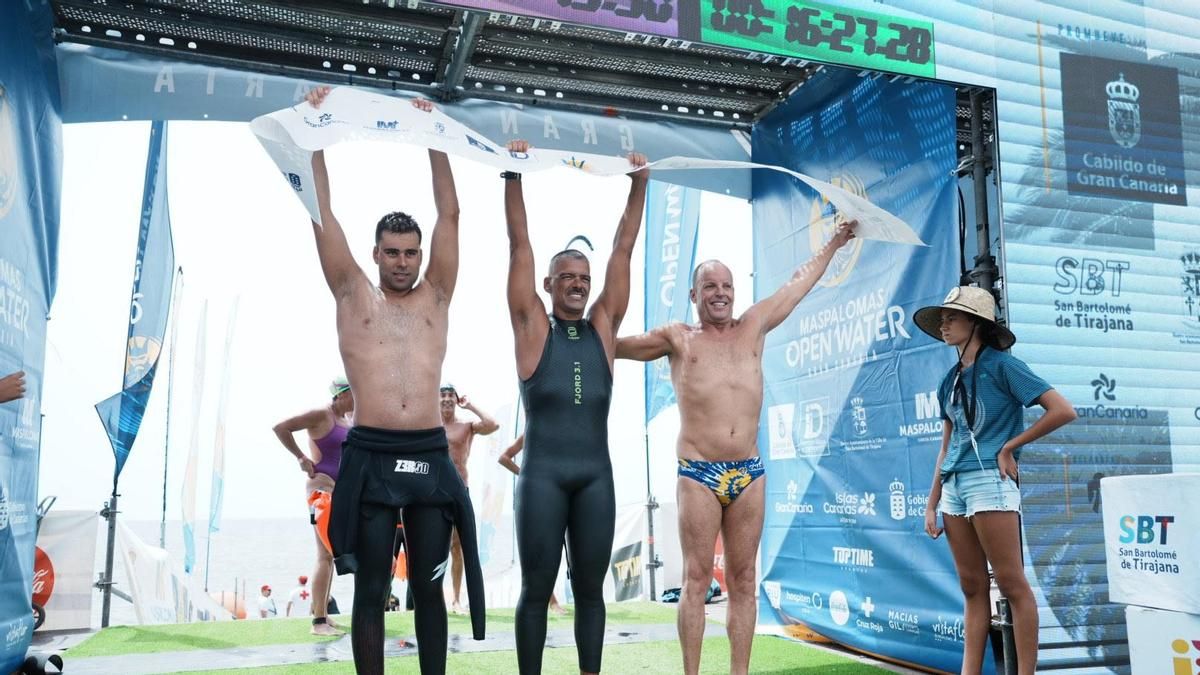 Miguel Ángel Santana y Laura Rodríguez conquistan los 7.400 metros del Maspalomas Open Water