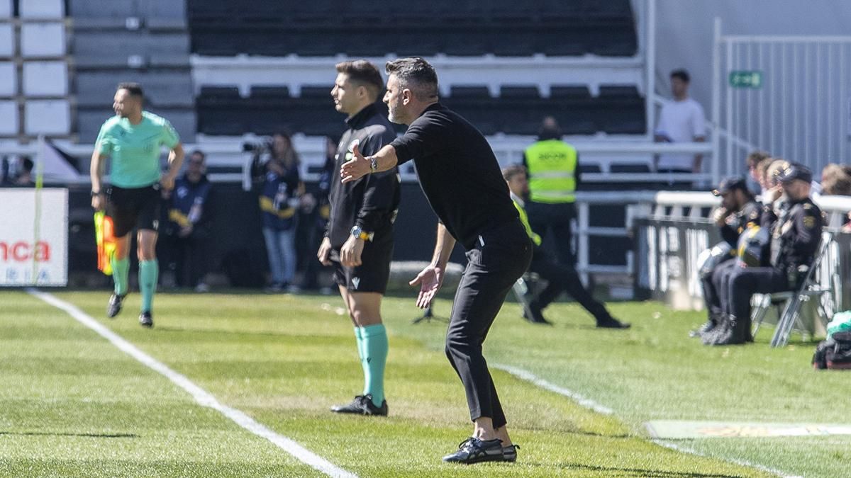 Iván Ania: "No estamos compitiendo como se debe de competir"