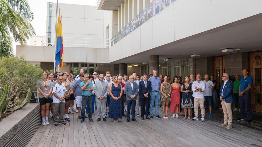 El Cabildo de Gran Canaria guarda un minuto de silencio por la estudiante Claudia Taroconte