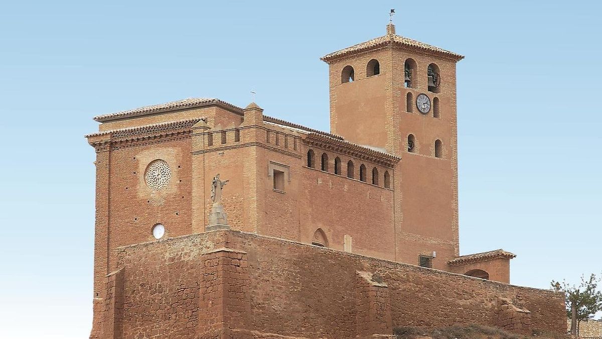 Iglesia fortaleza de Santa Tecla, en Cervera de la Cañada.