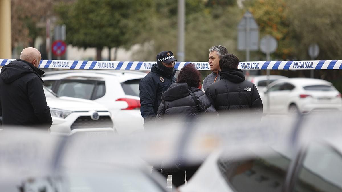 Familiares de personas desaparecidas en el accidente de Adamuz en el Centro Cívico Poniente de Córdoba