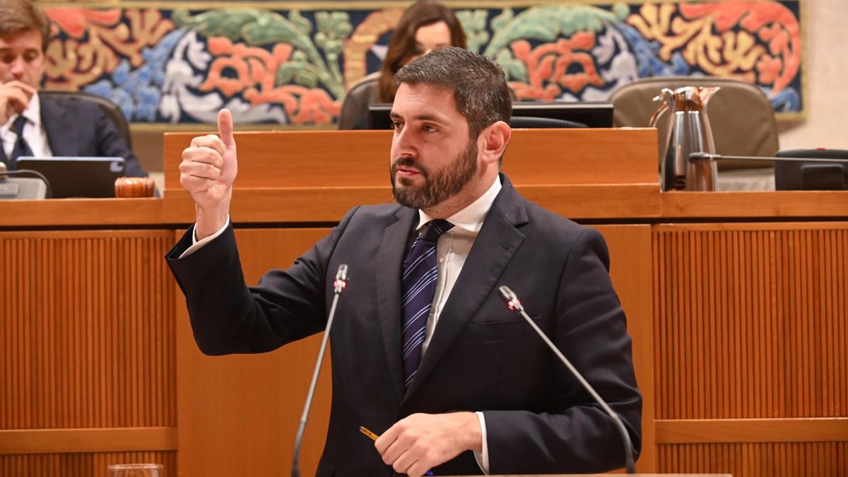 El portavoz de VOX en las Cortes de Aragón, Alejandro Nolasco, interviene durante el segundo día del debate de política general sobre el estado de la Comunidad Autónoma de Aragón.