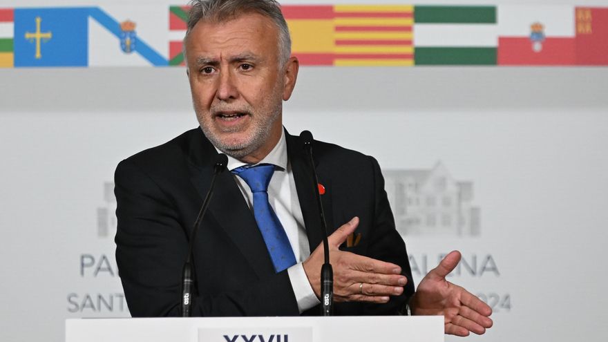 El ministro de Política Territorial y Memoria Democrática, Ángel Víctor Torres, ofrece una rueda de prensa durante la XXVII Conferencia de Presidentes, en el Palacio de la Magdalena, a 13 de diciembre de 2024, en Santander, Cantabria (España).