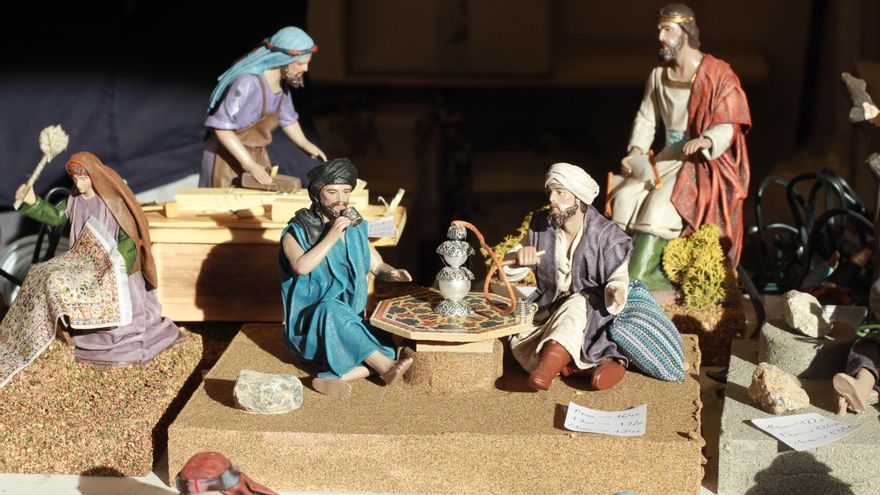 Figuras autómatas puestas a la venta en la caseta de José Luis