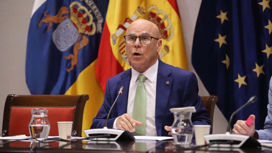 El Diputado del Común, Rafael Yanes, en la presentación del informe anual en comisión parlamentaria