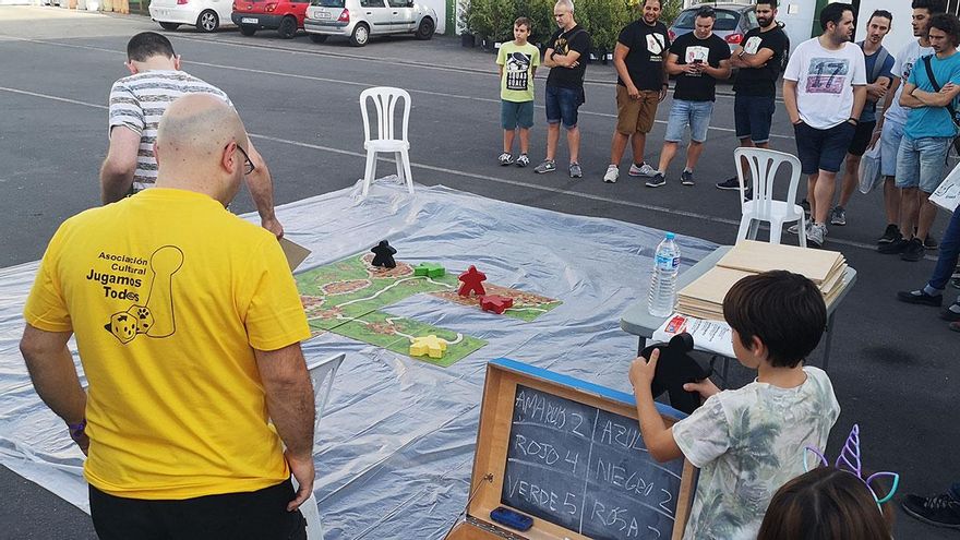 Sesión de juegos de la asociación Jugamos Todos.