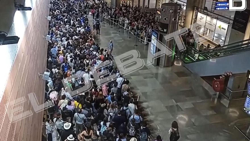 Subsanan el problema informático que generó largas colas de control en la T4 de Barajas