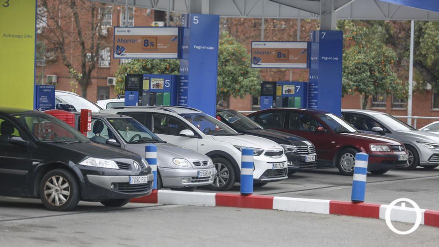 Colas en algunas gasolineras de la ciudad