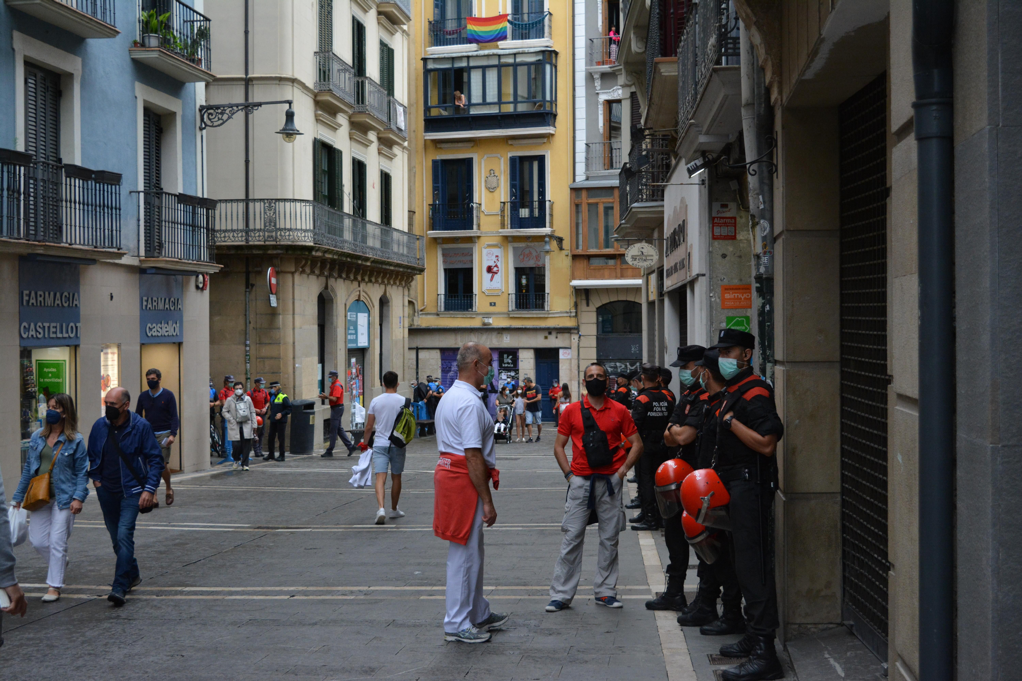 Control de la Policía Foral en el centro de Pamplona