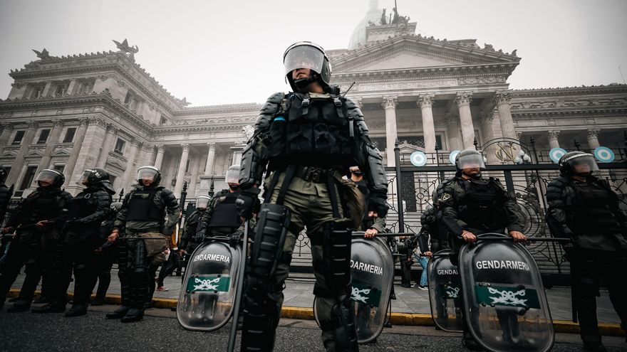 El Gobierno denunció un intento de "golpe de Estado" y Bullrich prometió que "pagarán uno por uno"