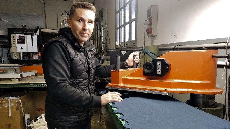 Luis V., encargado de la sección de cortado.