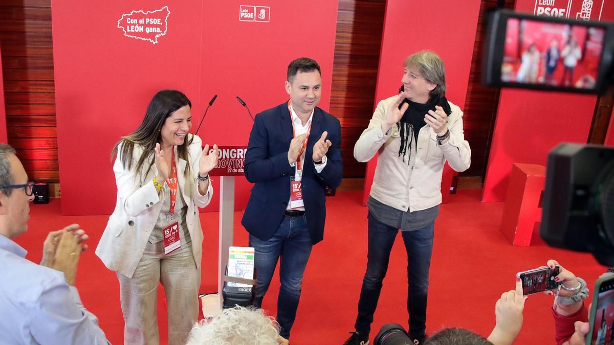 De izquierda a derecha, Nuria Rubio, Javier Alfonso Cendón y Carlos Martínez en el XV Congreso Provincial del PSOE de León. 