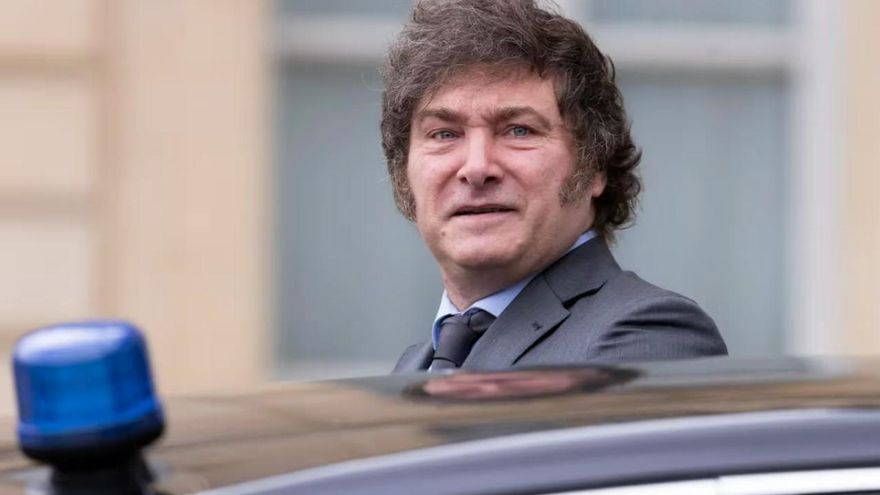 Milei desafía el desgaste en la opinión pública con el respaldo a Espert y recorridas en provincias clave