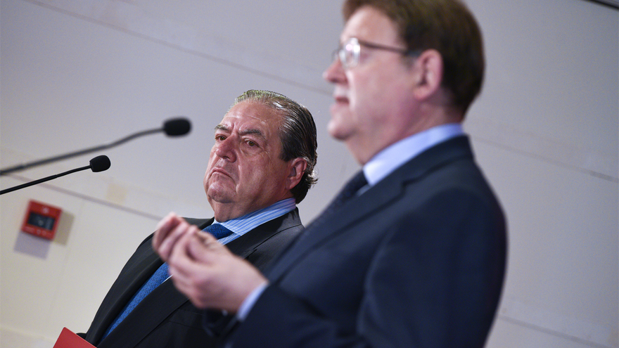 El vicepresidente de la Fundación Premios Jaime I, Vicente Boluda (i); y el president de la Generalitat, Ximo Puig, intervienen en el almuerzo-coloquio organizado por la Asociación Valenciana de Empresarios (AVE), a 14 de junio de 2021, en Valencia, Comun