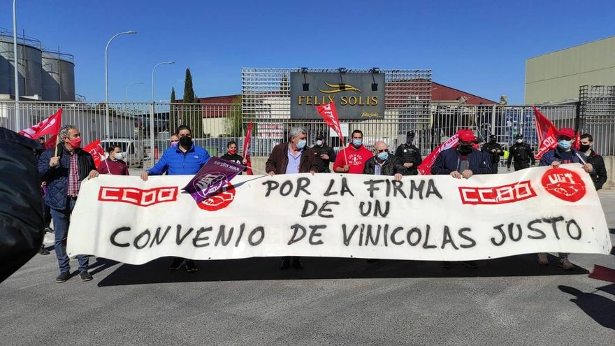 Marcha sindical en Valdepeñas para exigir el desbloqueo del convenio de Vinícolas de Ciudad Real