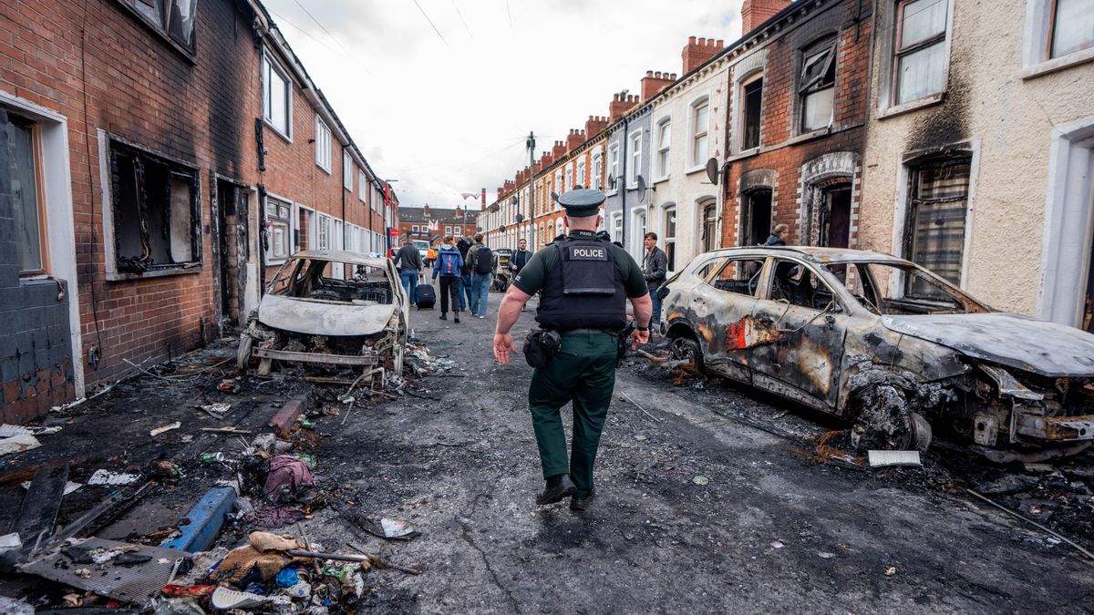 "Fue aterrador": dos trabajadoras sociales de Uganda relatan el ataque que sufrieron durante los disturbios racistas de Belfast
