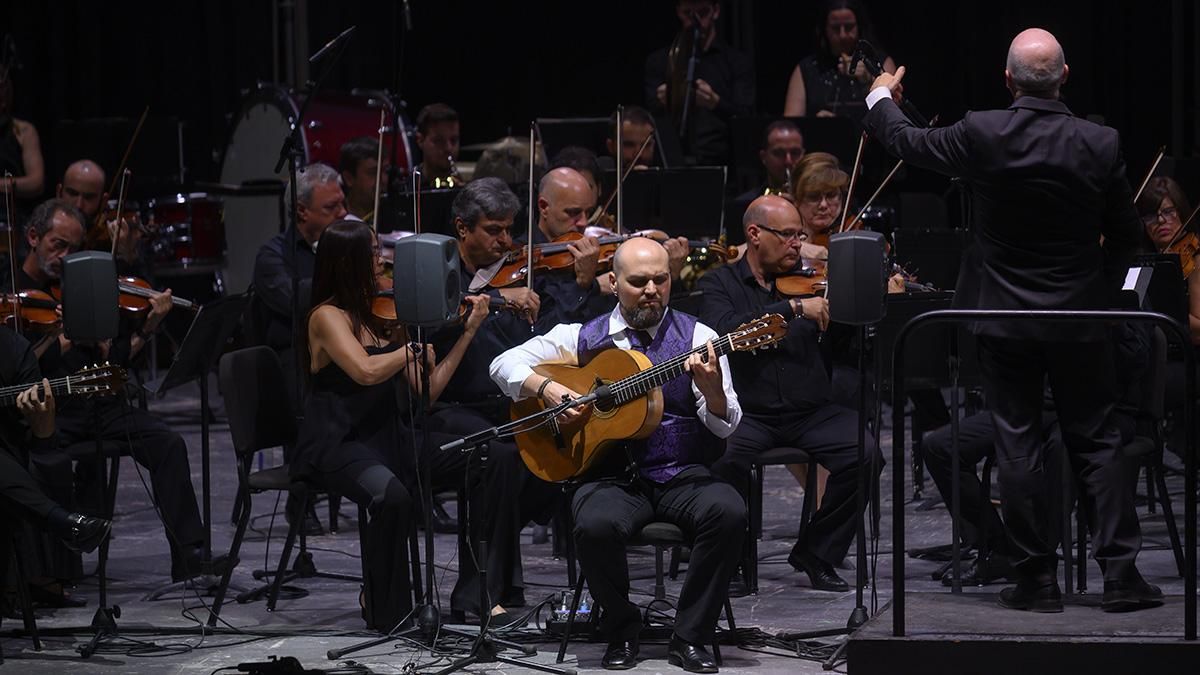 Homenaje a Manolo Sanlúcar en el inicio del Festival de la Guitarra
