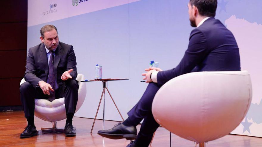 El ministro de Fomento, José Luis Ábalos, entrevistado por Ignacio Escolar