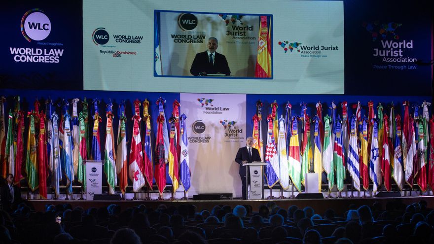 María Corina Machado dice que Maduro representa "una amenaza directa" para el hemisferio