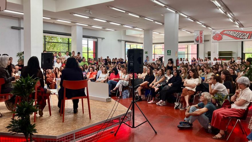 El festival de literatura feminista Demoleer vuelve a desbordar la Biblioteca Regional de Murcia: "Debería ser un partido político"