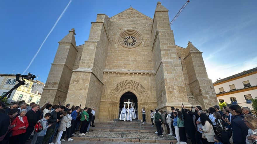 La cruz de guía de El Resucitado ya está en la calle.