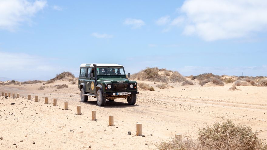 Uno de los jeeps que transportan pasajeros en La Graciosa