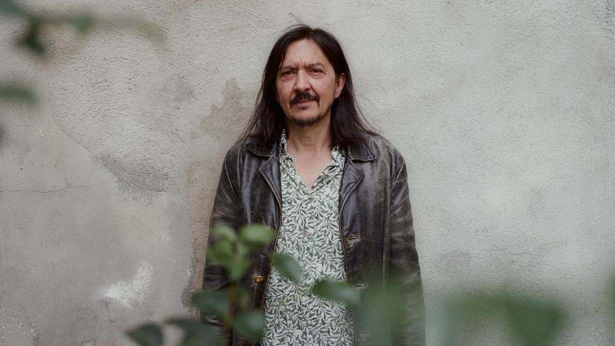 Santiago Lorenzo: “Aspiro a parecerme, en mi pobreza, a los genios que escriben los guiones de 'Los Simpson'”