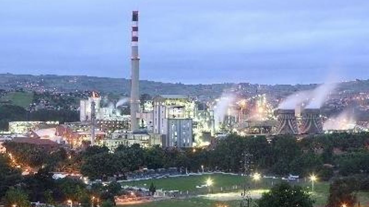 Vista general de las instalaciones de Sniace en Torrelavega.