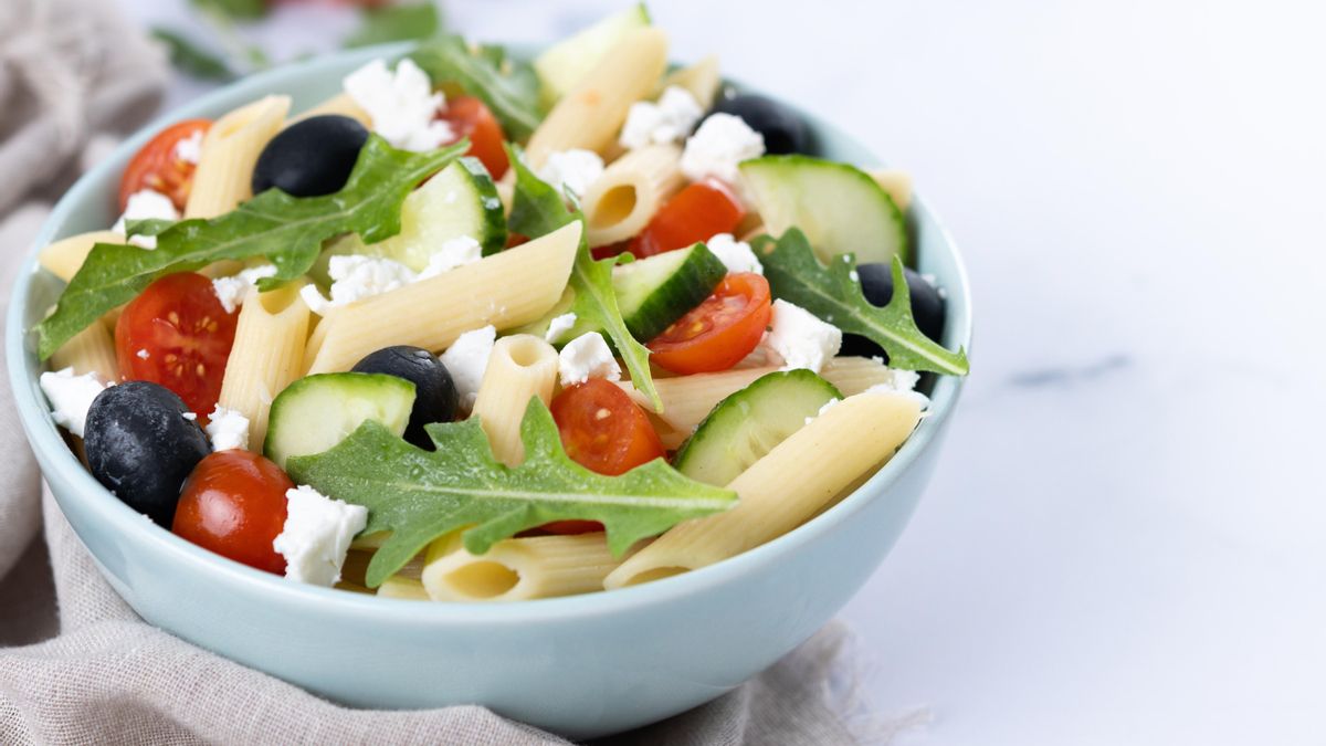 Ensalada de pasta con queso feta