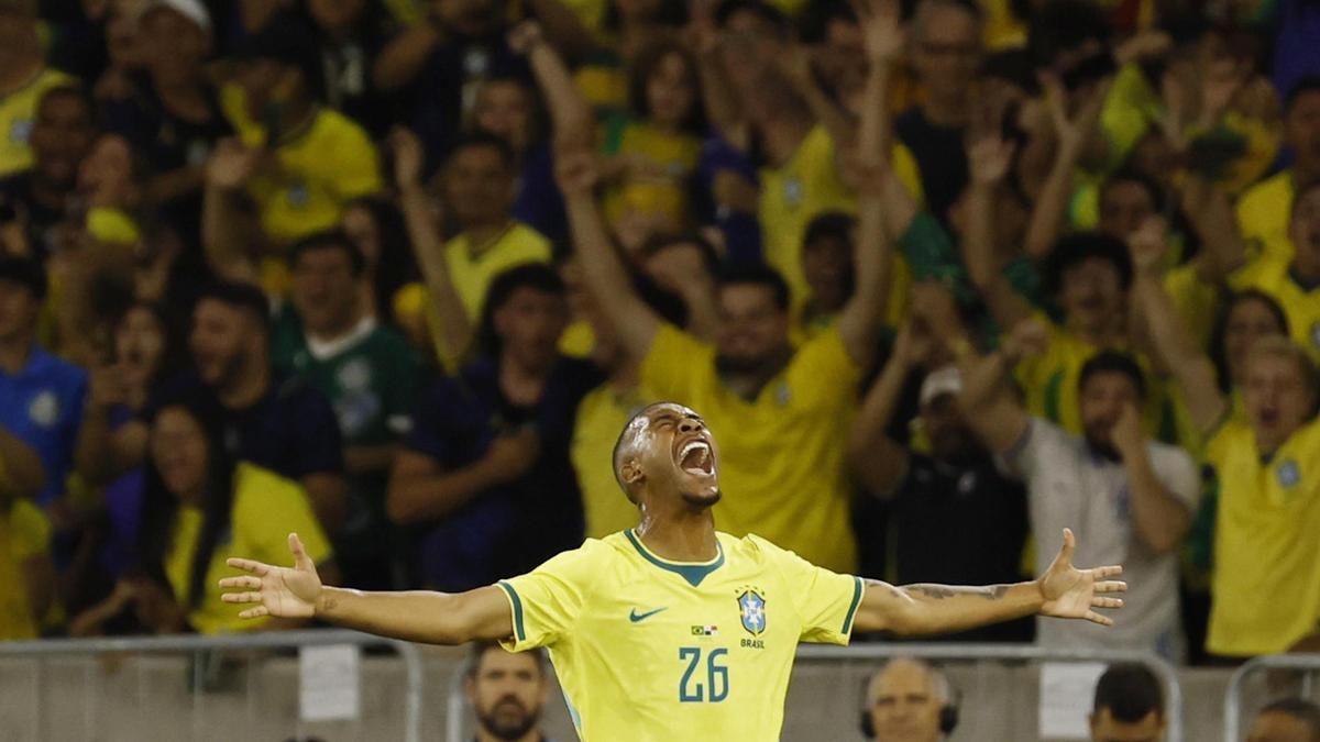 El futbolista brasileño Rayan celebrando un gol en un partido previo al Mundial de Fútbol 2026.