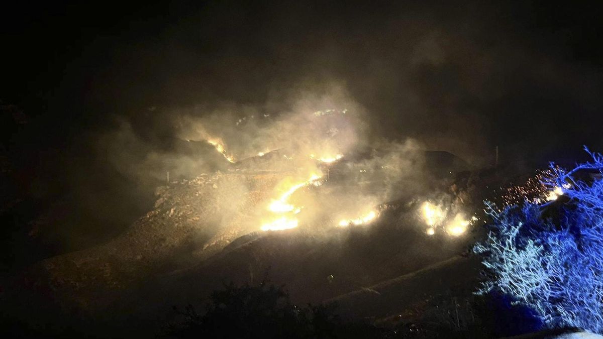 El incendio de Cabo Tiñoso queda estabilizado tras obligar al desalojo de decenas de personas