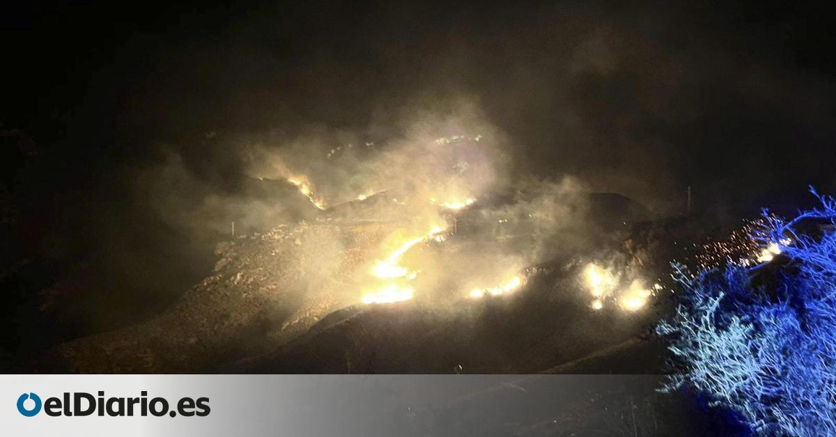 El incendio de Cabo Tiñoso queda estabilizado tras obligar al desalojo de decenas de personas