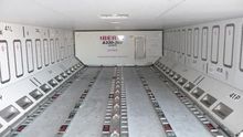 Interior de la bodega trasera de un avión de Iberia. Foto: Iberia.