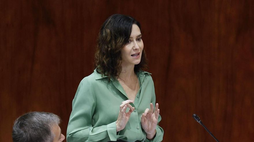 La presidenta de la Comunidad, Isabel Díaz Ayuso, interviene durante el pleno de la Asamblea de Madrid, el jueves.