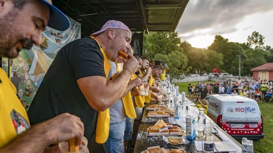 Campeonato comedores de sobaos en Ambrosero, Cantabria