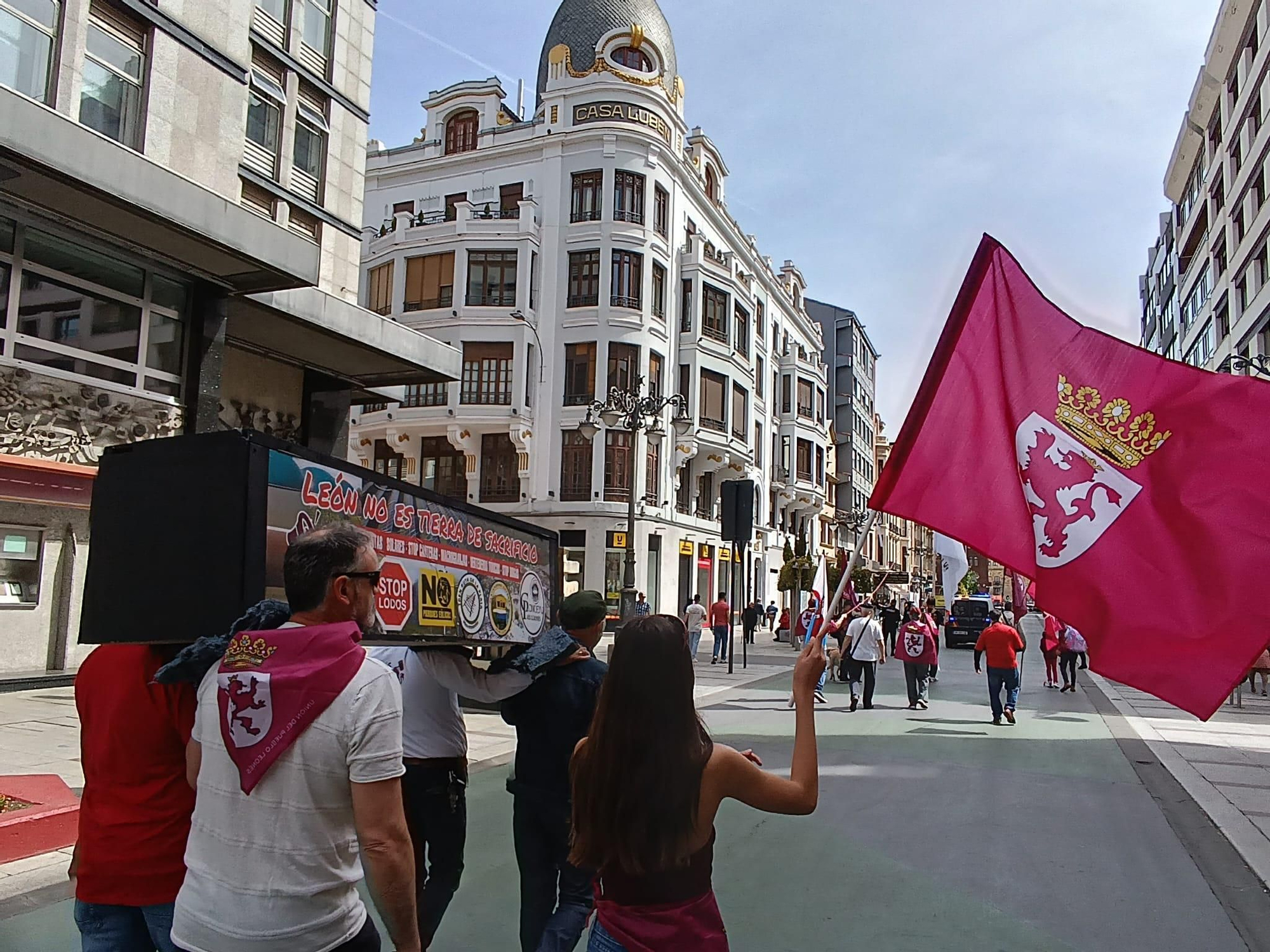 Cientos de personas exigen el 23 de abril el camino de 'León solo' y en libertad