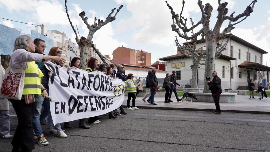 La Plataforma en Defensa de Feve de León se presenta en Madrid antes de la protesta del 7 de junio ante el Ministerio