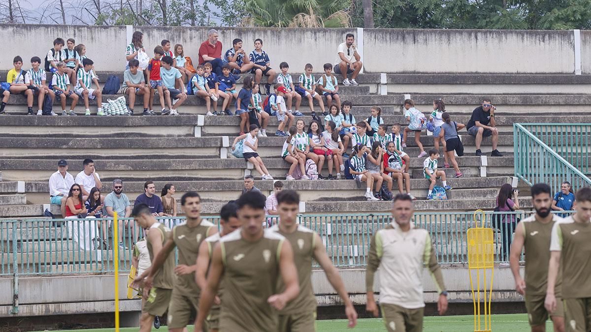 Entrenamiento de pretemporada del Córdoba CF a puerta abierta
