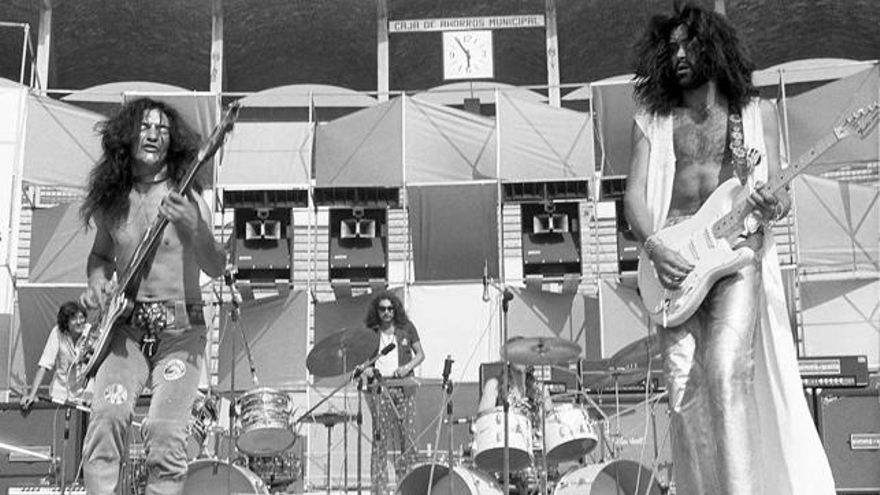 Hippies, folkies, 'crooners' ibéricos, canción protesta y mucha censura: la banda sonora de la muerte de Franco