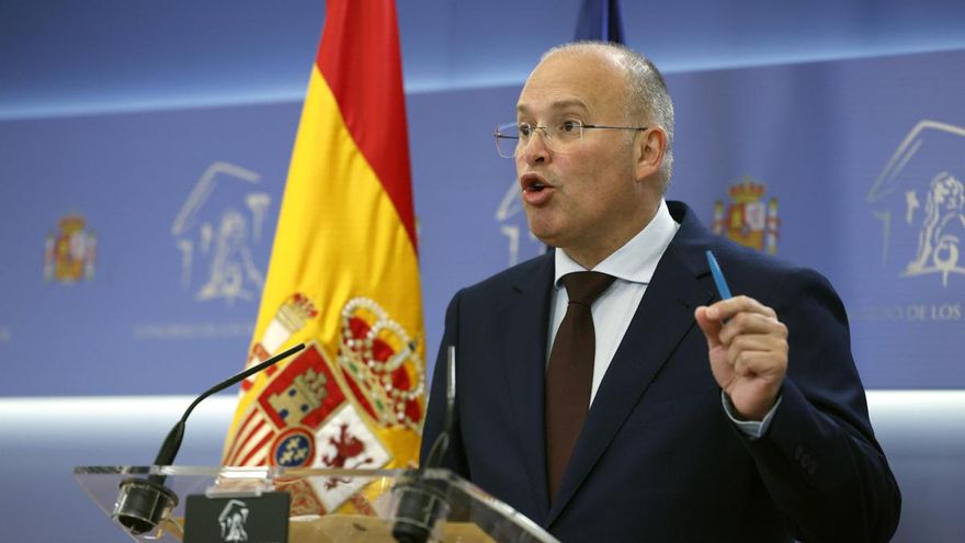 El portavoz del PP en el Congreso, Miguel Tellado durante la rueda de presa tras la reunión de la Mesa del Congreso este martes.