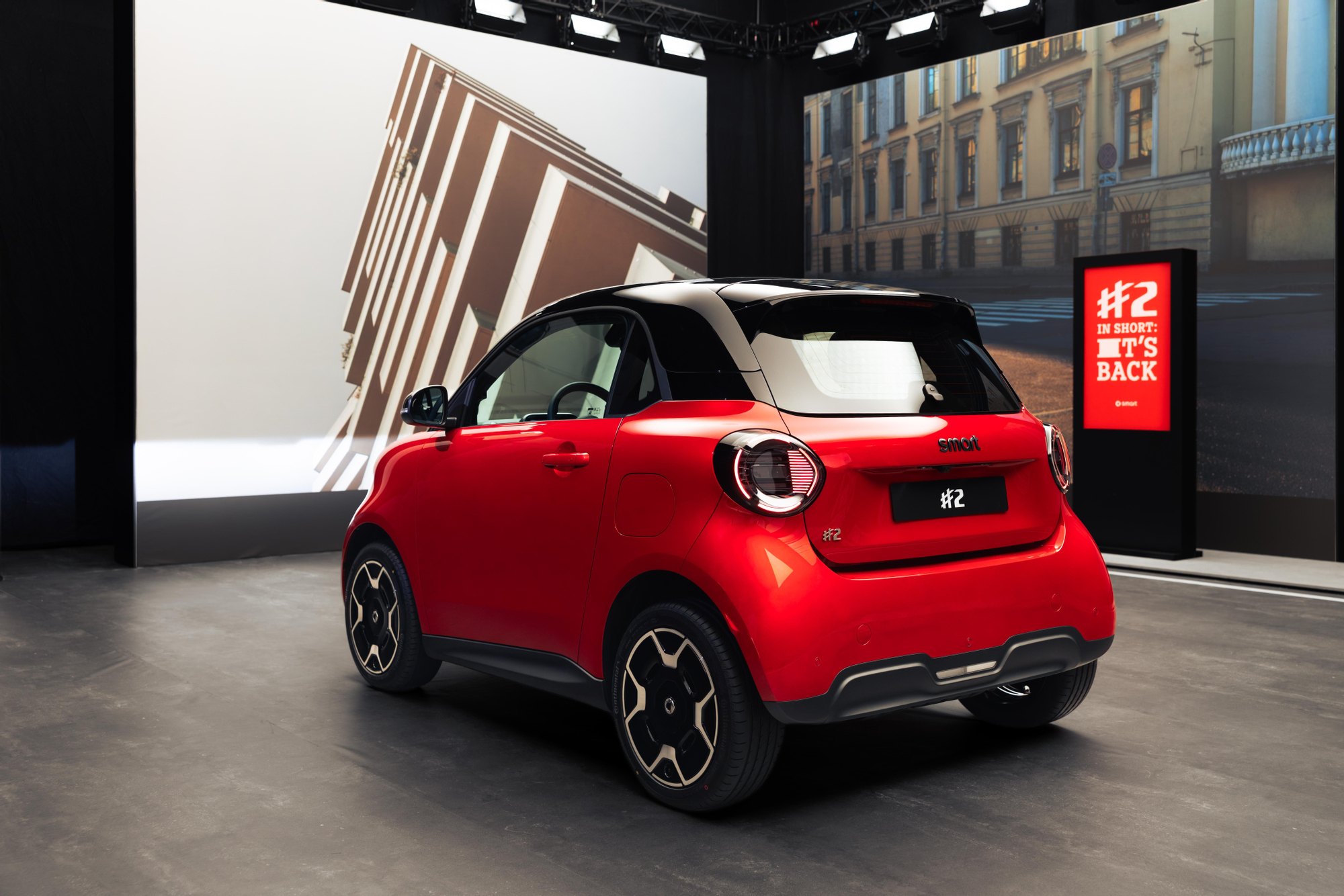 La línea general del coche recuerda a la del Smart "de toda la vida".